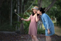 《Selfie Girls》      獲Merit獎     作者：韦钢