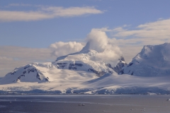 《Antarctic Scenery》     獲 Merit 獎       作者：吴子明