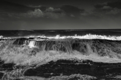《Waterfall in The Sea》     獲 Merit 獎       作者：姜淑英