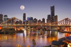 《Story Bridge by Night.》      獲Merit獎     作者：伍詠梅