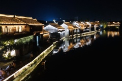 《Town Night Scenery》      獲Honour獎     作者：刘加明