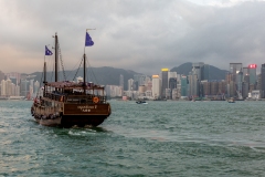 《Sailing to HK island》      獲Honour獎     作者：周坚鸣