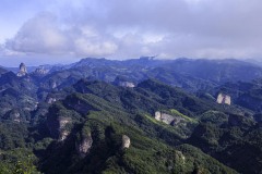 《山景》      獲Merit獎     作者：姜淑英