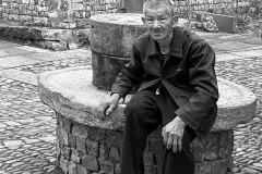 《Man at Ancient Village》      獲Merit獎     作者：沈敏敏 (AB组)