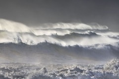 《Raging Waves》      獲Merit獎     作者：傅越 (A组)
