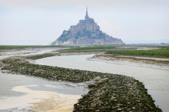 《The Majestic Mont Saint Michel》      獲Honour獎     作者：璩伏萍 (B组)