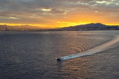 《Sunrise at Port Marseille》    获Honour奖     作者：王惠珍（B组）