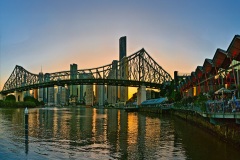 《Story Bridge》    获Merit奖     作者：韦钢（A组）